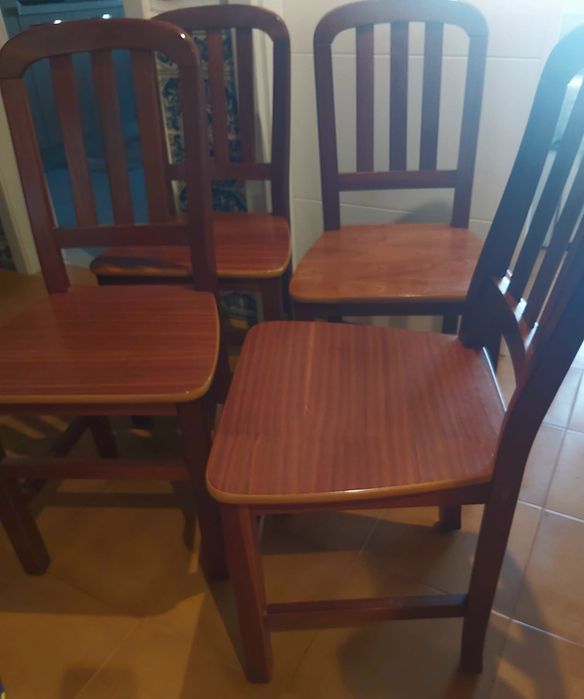 Conjunto 4 cadeiras em Madeira