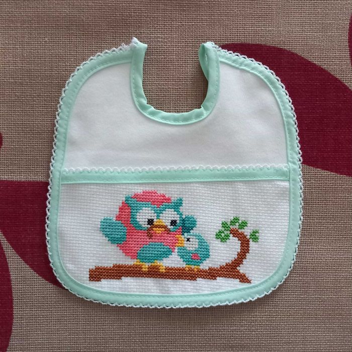 Babetes personalizadas em ponto cruz