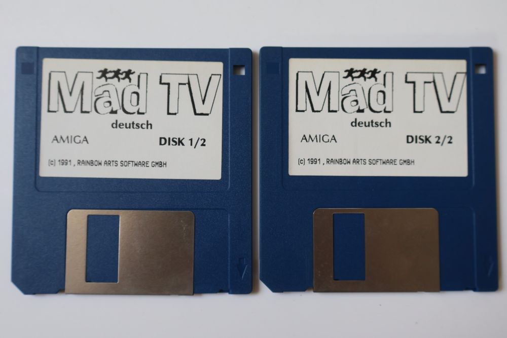 Gra Mad TV wydawca Rainbow Arts na Komputery Retro Commodore Amiga 500 600 1200 Atari ST IBM 2xDisc 3,5" 1991 Big Box Poster Komplet Stan Dobry Plus