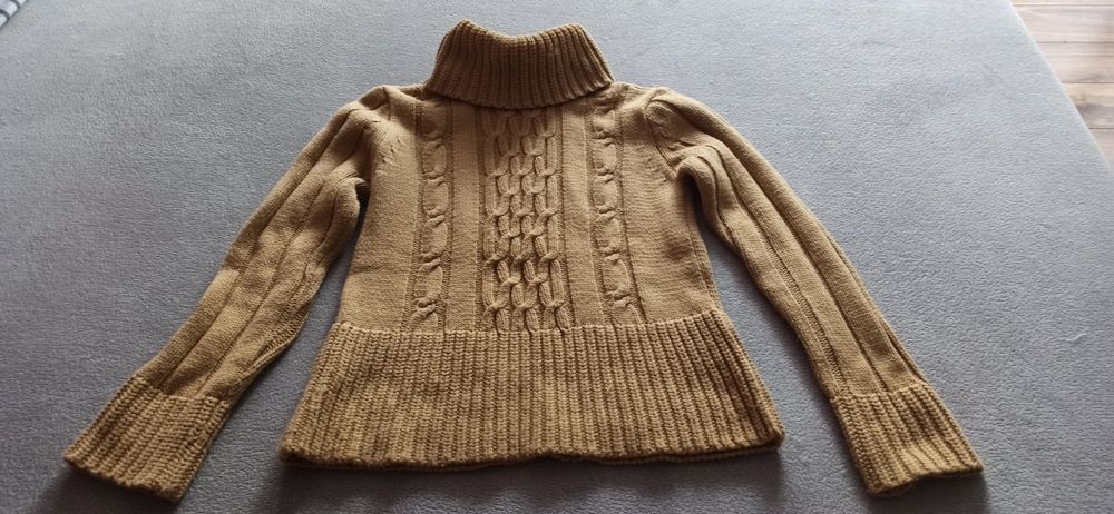 Ciepły sweter golf beżowo-brązowy