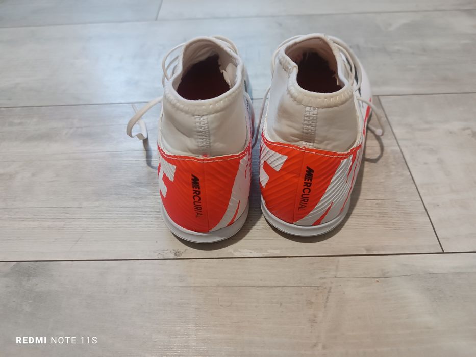 Футзалки , сороконожки