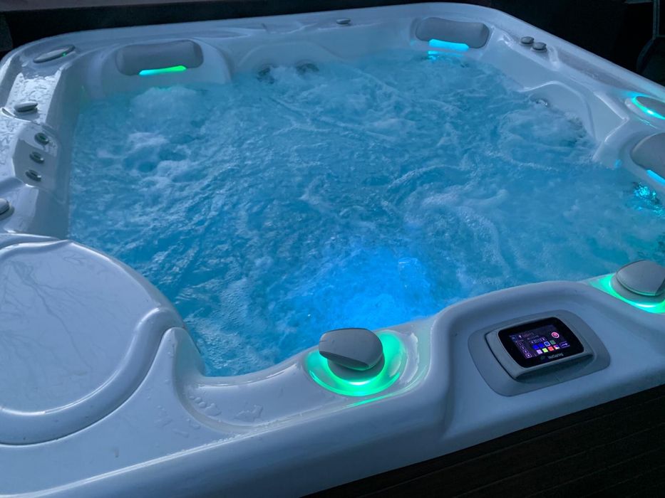 HotSpring Envoy jacuzzi ogrodowe 5 osobowe 236x236 pilot ozonator