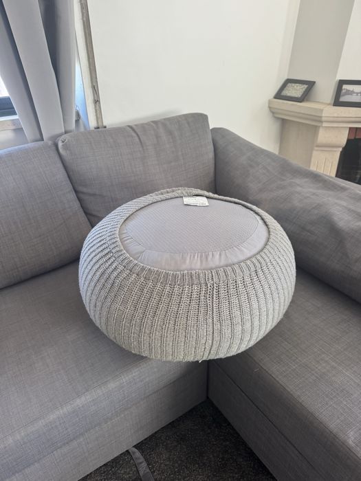 Sofá-Cama IKEA c/ Arrumação + Pufe SANDARED
