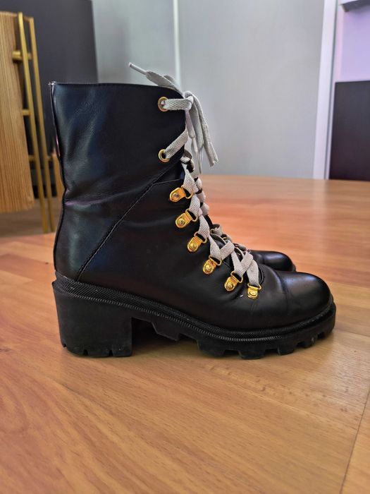 Botki skórzane sznurowane na obcasie