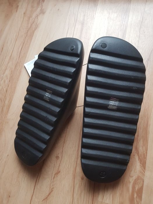 Nowe klapki męskie  marki  The Simpsons rozmiar 46