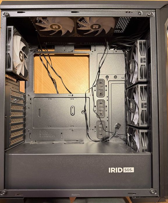Obudowa Genesis Irid 505F + 6 wiatraków ARGB Thermalright TL-C12C-X28