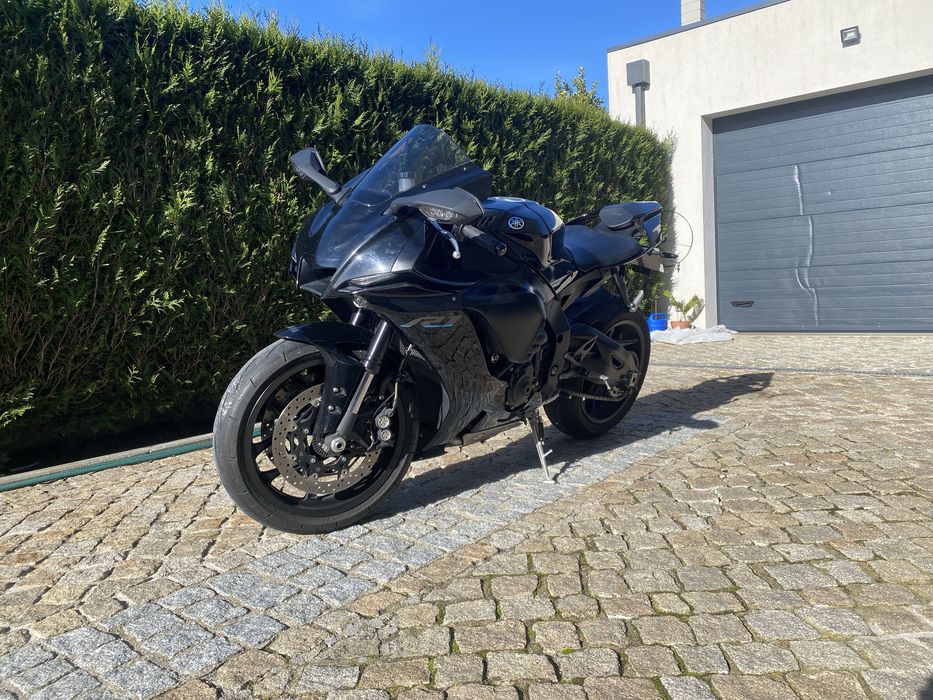 Yamaha R1 2023.