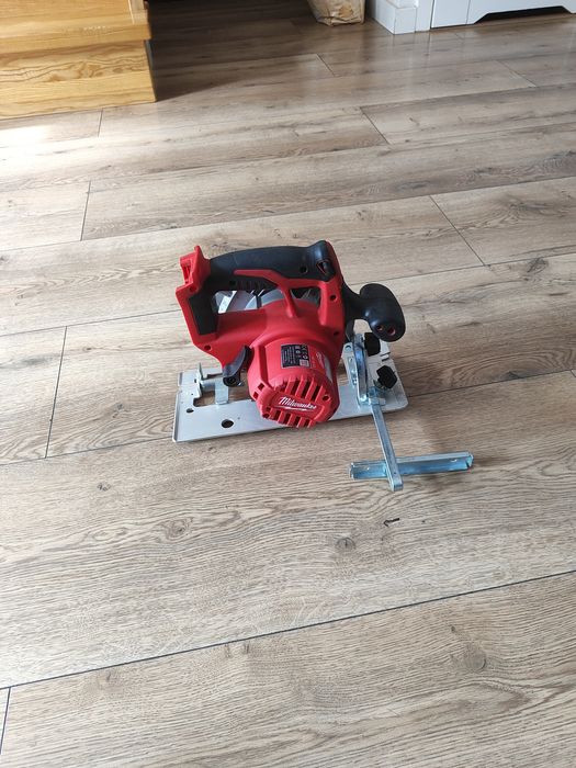 Akumulatorowa pilarka Milwaukee 18v, 165mm