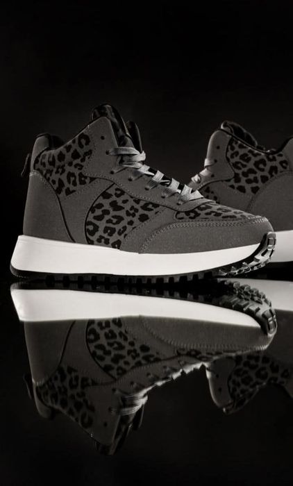 Кросівки жіночі зимові.