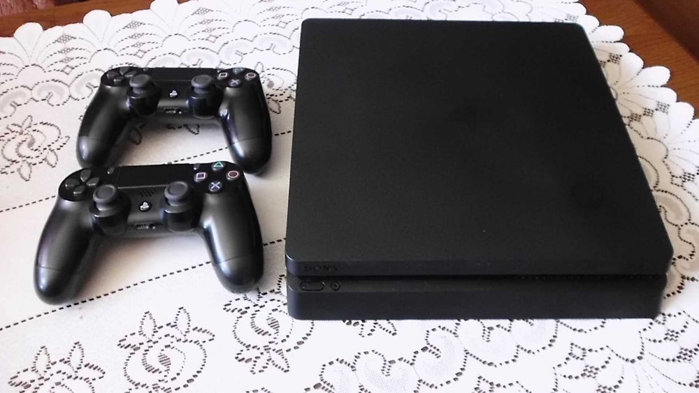 Konsola PlayStation 4 slim - dysk 1Tb - pady - gry