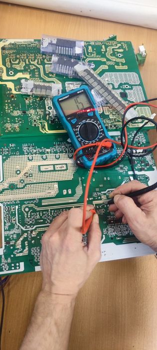 Професійний ремонт гібридних інверторів та зарядних станцій