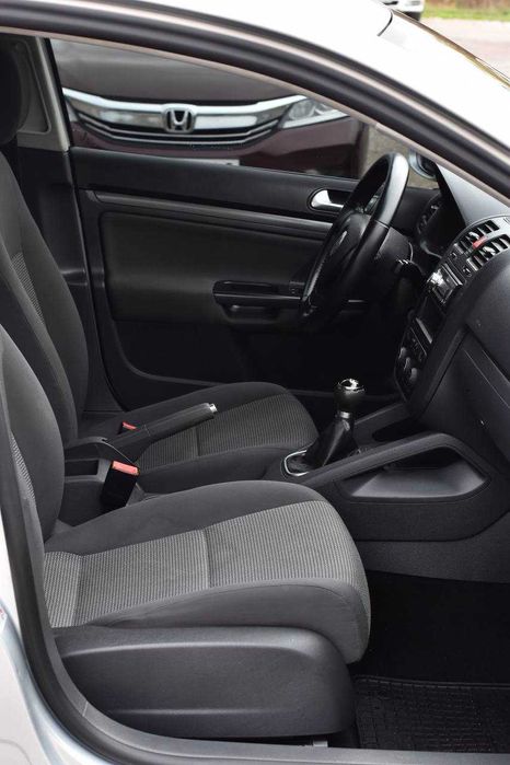 Volkswagen Golf 5 2008р. 1.6 бензин, обмін [Перший внесок від 20%]