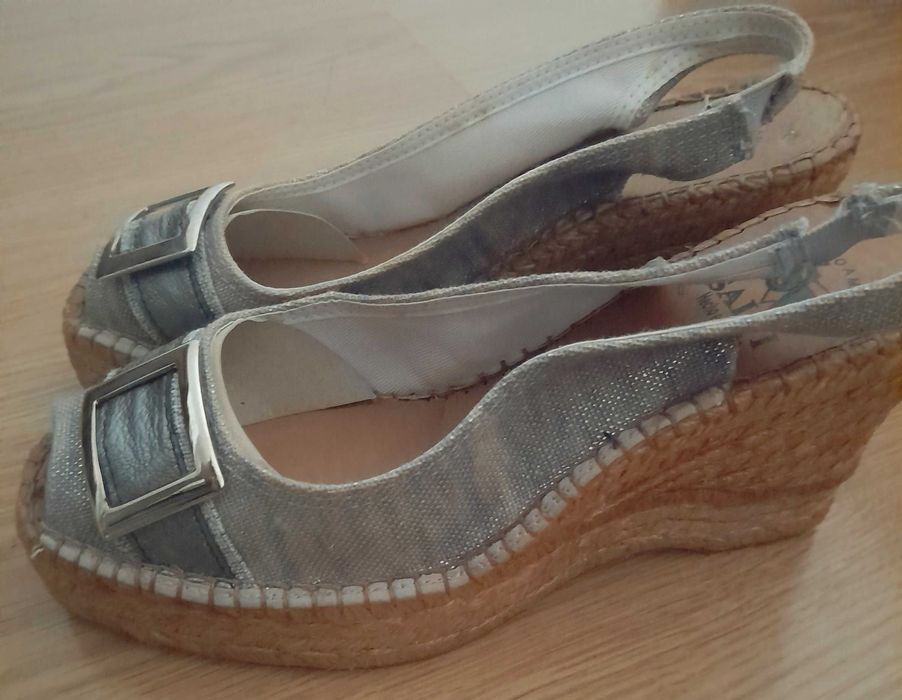 Sandálias Prateadas (Novo): Tam 39