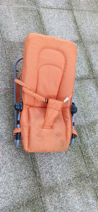 Berço para relaxar, cor de laranja, esta em bom estado