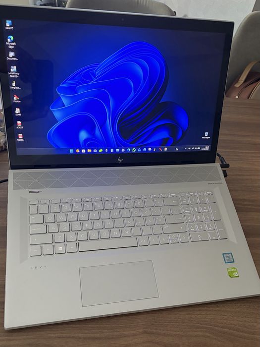 Portatil hp envy 17.3”