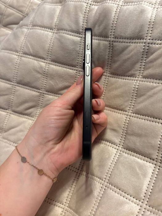 iPhone 15  на 128 гб
