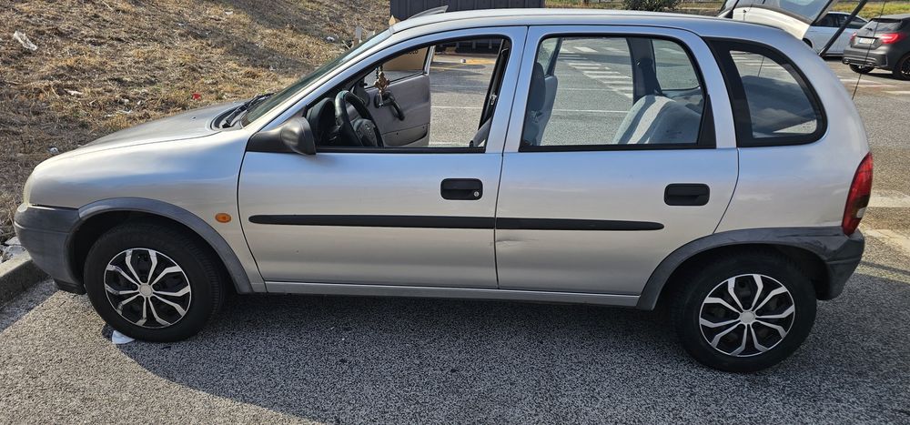 OPEL CORSA B 1.0 -- Motor 3 Cilindros único, 130 MIL KM! — photo 3