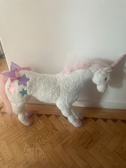 Unicornio em peluche gigante