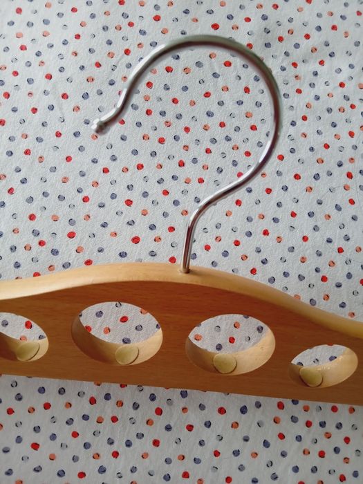 Cabide / cruzeta de madeira para lenços