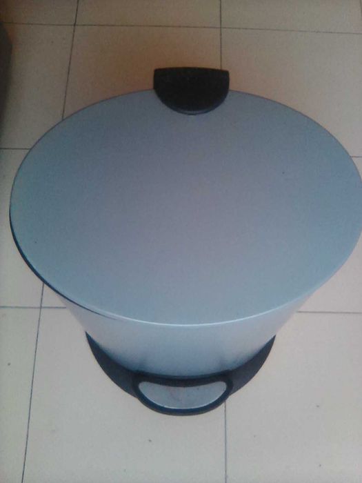 "Balde / Caixote de lixo com pedal" - Ótimo estado