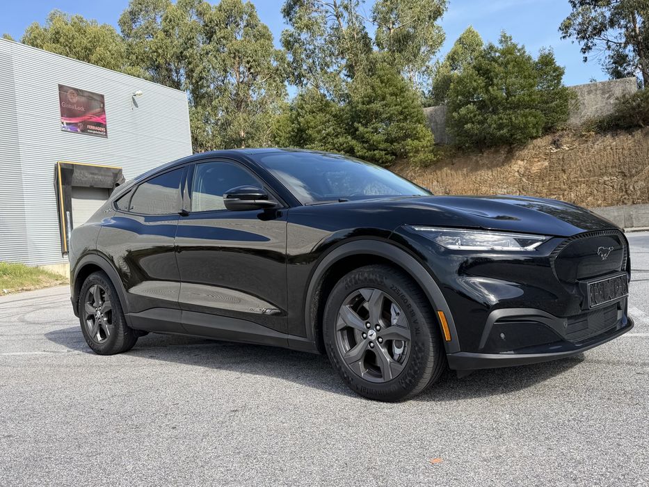 Ford Mustand Mach-E Standard (com iva dedutivel)