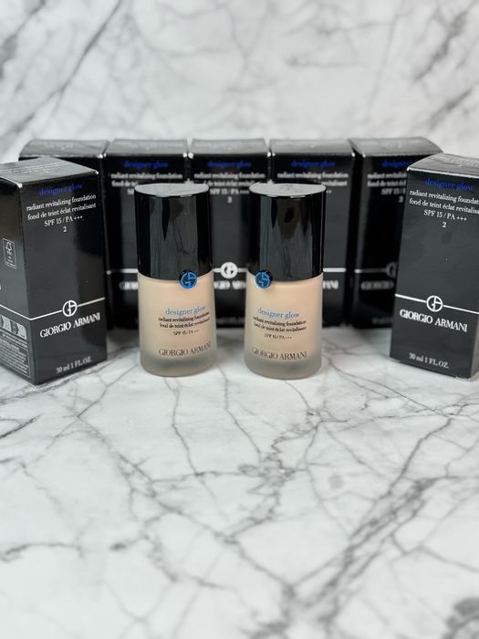 Тональний крем зволожуючий Armani Designer Glow 2