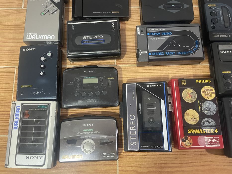 Walkmans Sony, Aiwa, Crown