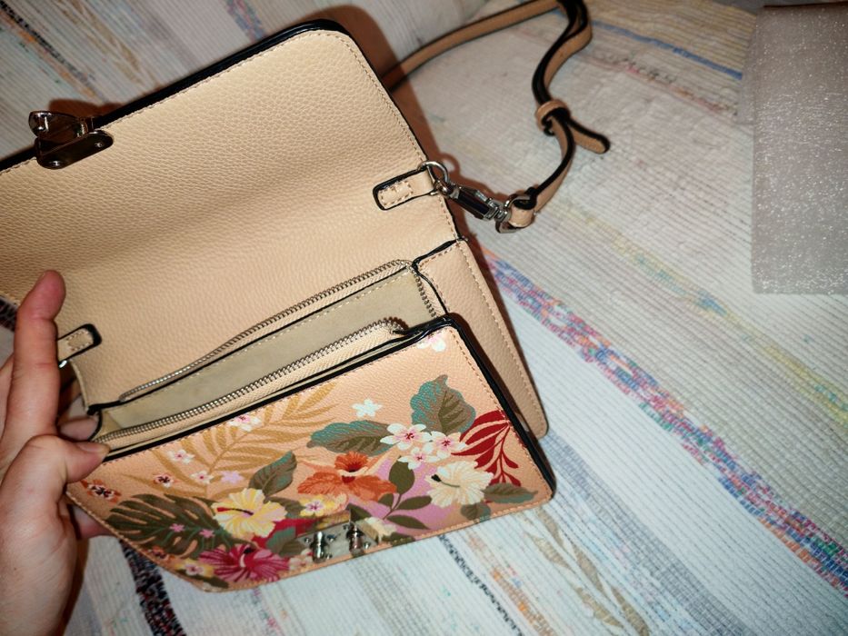 Mala floral Parfois c/ alça comprida