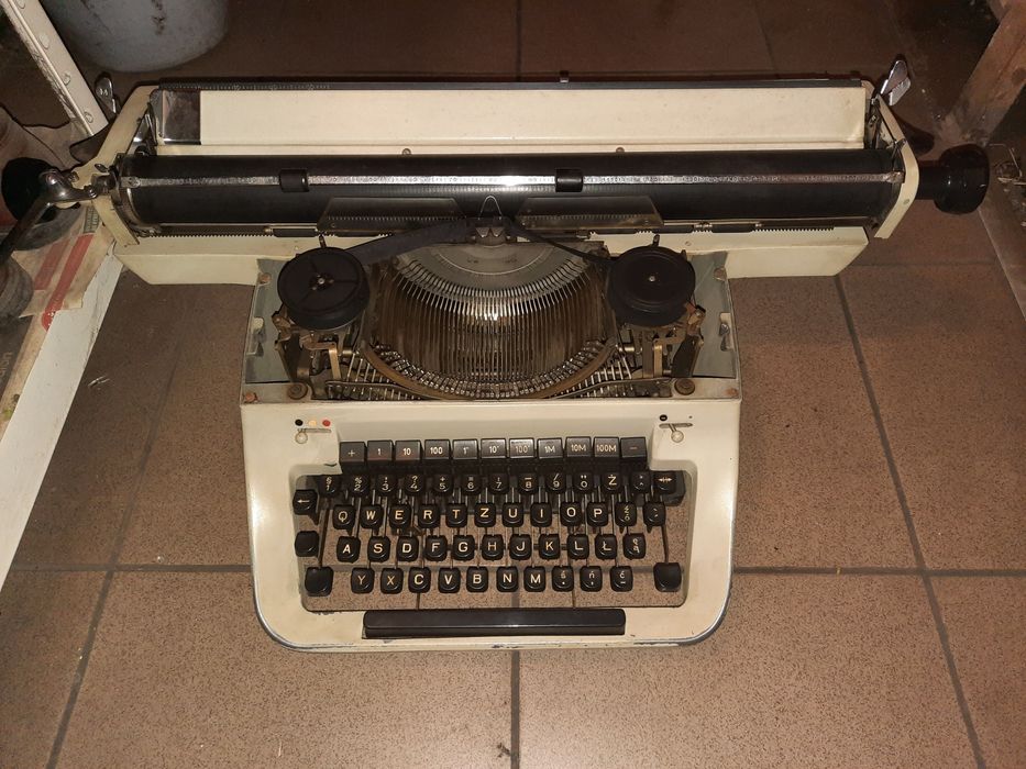 Maszyna do pisania Łucznik