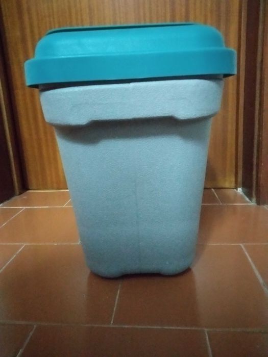 Caixa para ração para cães e gatos