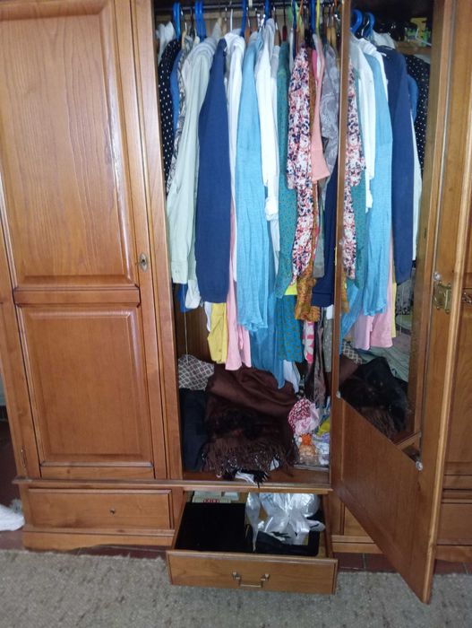 Amplo armario de quarto, castanho, muito bom estado