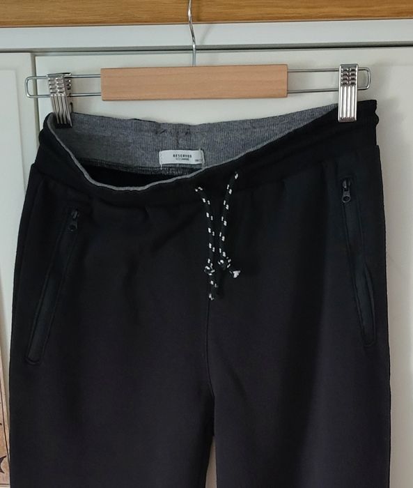 spodnie czarne dresowe joggery, Reserved, w rozmiarze 158 cm dla chłopca