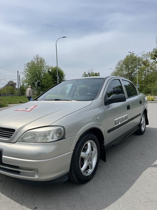 уроки водіння  на автоматі та механіці у Львові