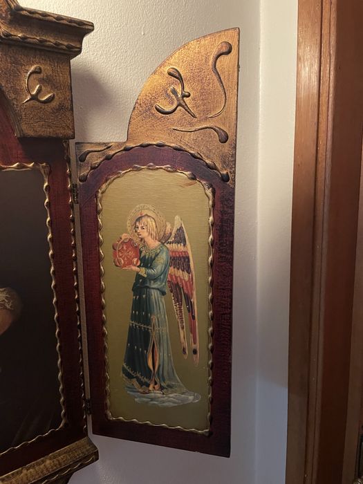 Oratório / Ícone religioso com luz e portas laterais pintadas