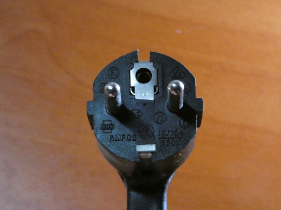 Cabo de alimentação usado