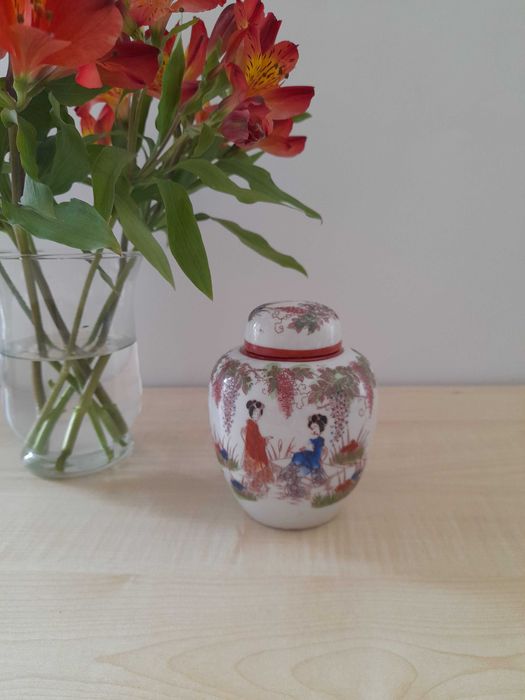 Japoński porcelanowy pojemnik na herbatę-zioła