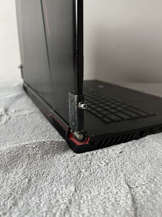 MSI GE73 7RD i7 8GB GTX 1050TI