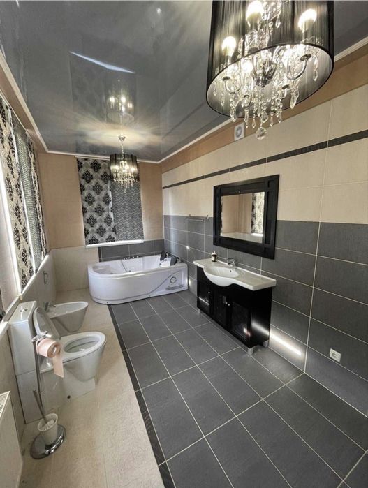 Аренда  3 - этажного дома с ремонтом ,в мрн .Артема ( пос.Мирный)