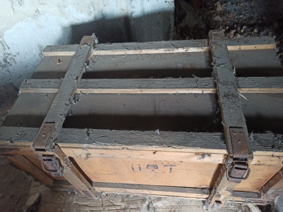 Ящик дерев'яний з замками