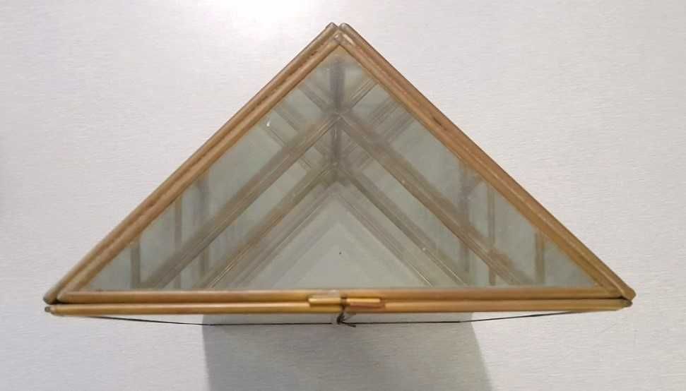 Vitrine Triangular