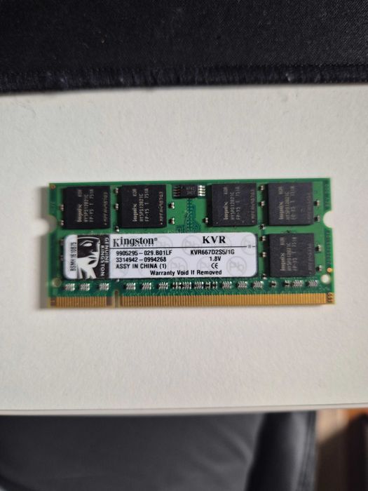 Memória RAM Kingston com 1GB DDR2-667 CL5
