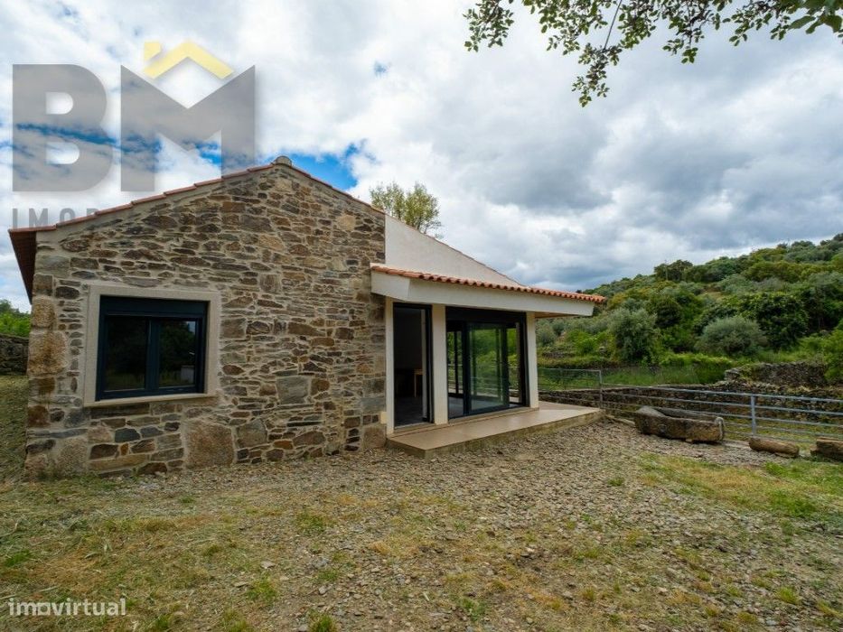Moradia T2 com Terreno de 4.500m² - Proença-a-Velha | Totalmente Au...