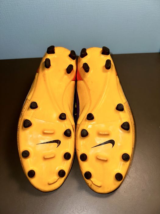 Шкіряні футбольні копи Nike (бутси)