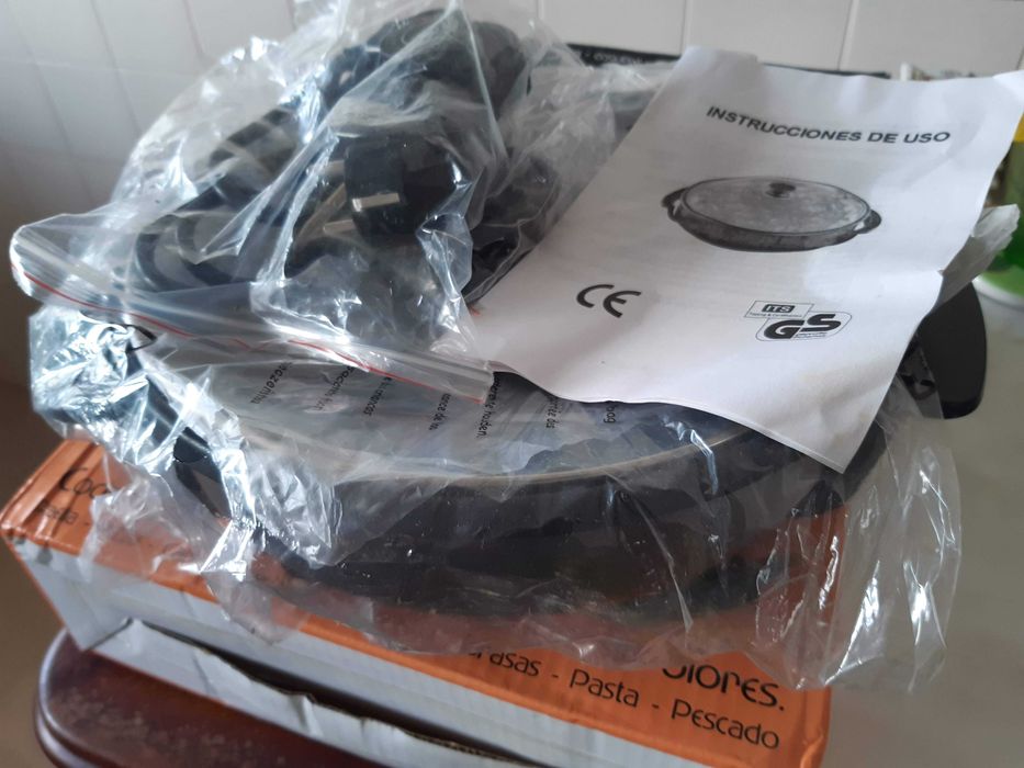Frigideira multifunções elétrica, NOVA, na embalagem