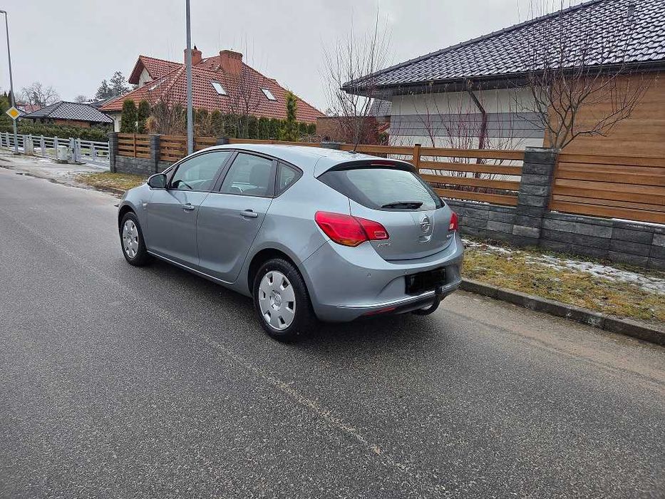 Opel Astra BEZWYPADKOWY -stan bdb-doinwestowany