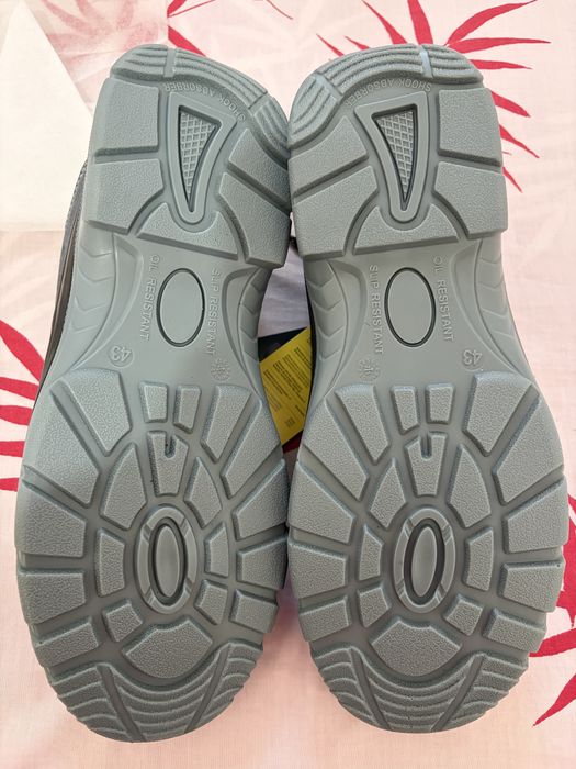 Sapatos de seguranca novos n43