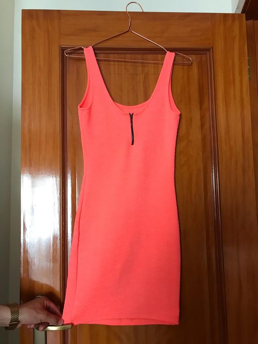 Vestido coral, tamanho M