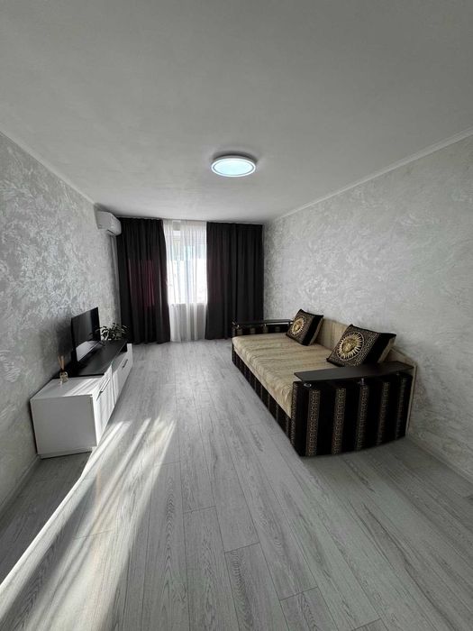 Здається світла та тепла однокімнатна квартира з чудовим розташуванням