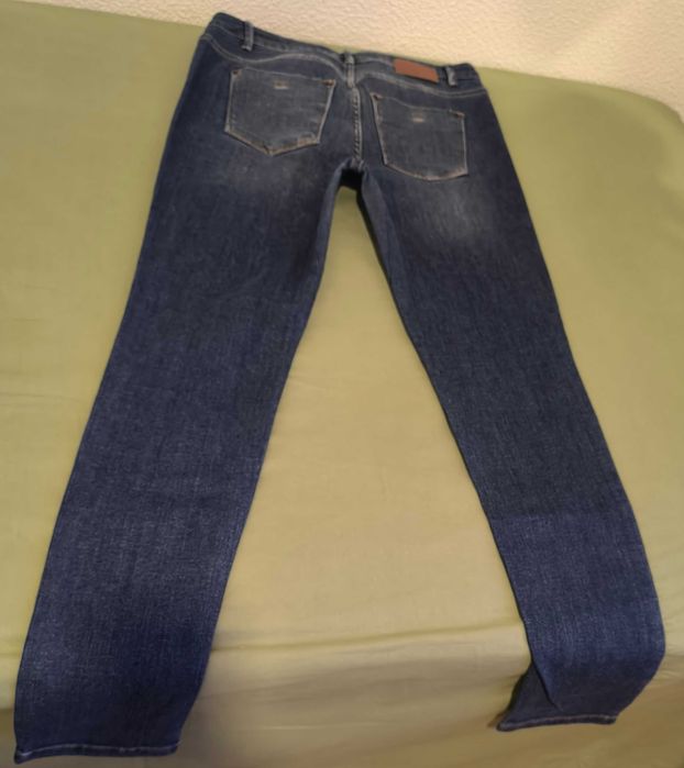 Roupas em excelente estado de conservação