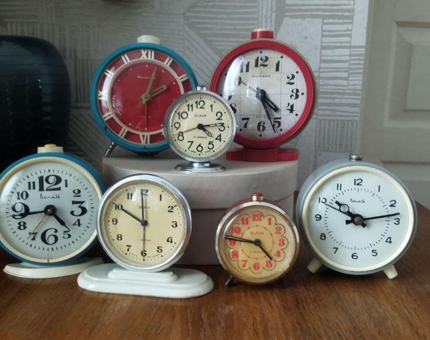Продам часы - будильники " Слава " ,  "Янтарь",  " Витязь"  ,